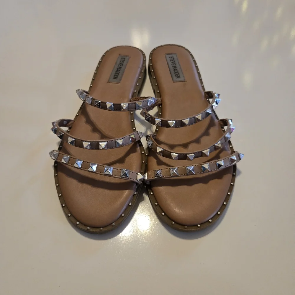 Steve Madden Lodell Sandals Womens 9 Tan Silver Studded Multi-Strap Flat Slides‎